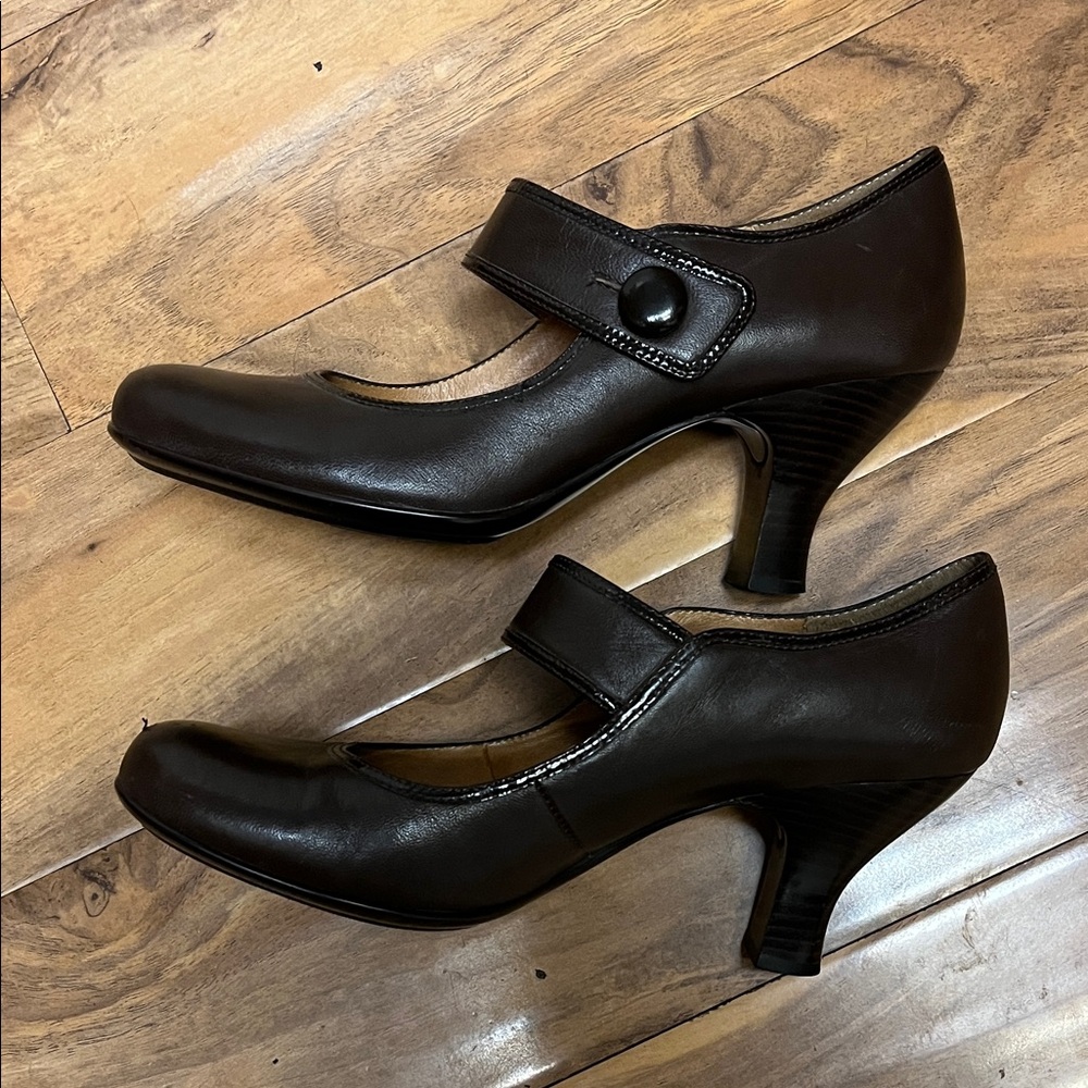 Sofft Brown Women's Mary Jane Pump - Picture 6 of 9
